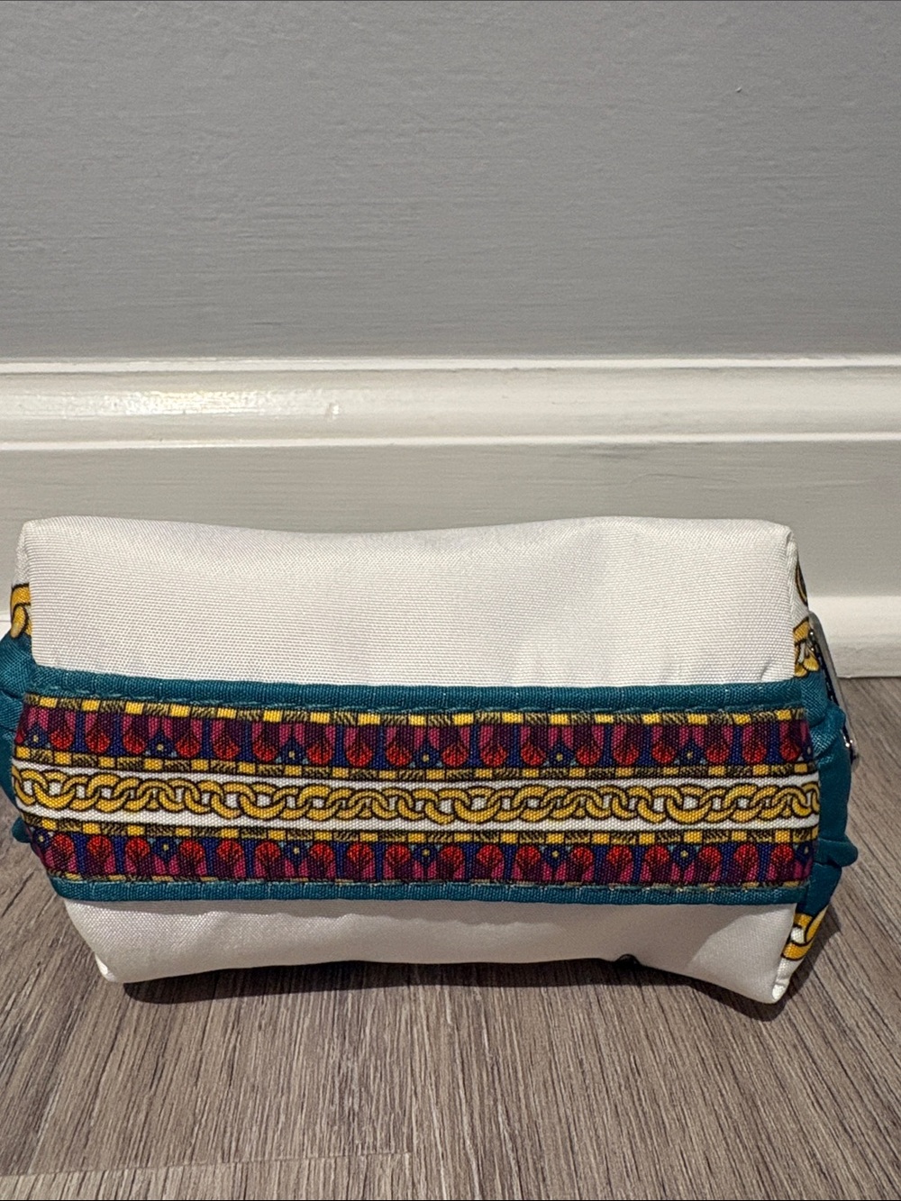 Brighton White Cosmetic Bag set with teal trim - Picture 9 of 12